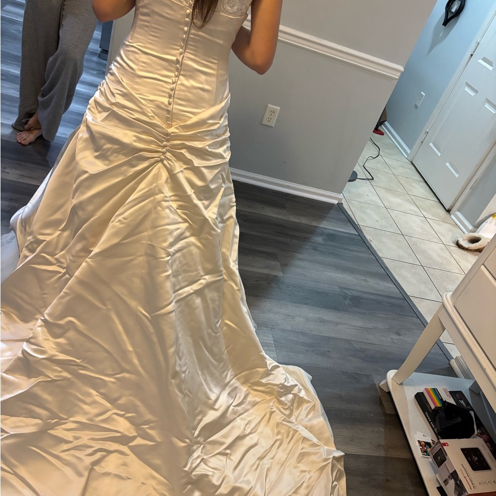 2008 Simone Carvalli Collection Cream Wedding Dress